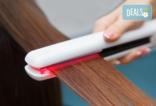 Арганова терапия за коса с инфраред преса, подстригване и оформяне със сешоар в салон за красота Diva! - Снимка 3