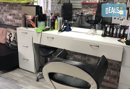 Арганова терапия за коса с инфраред преса, подстригване и оформяне със сешоар в салон за красота Diva! - Снимка 9