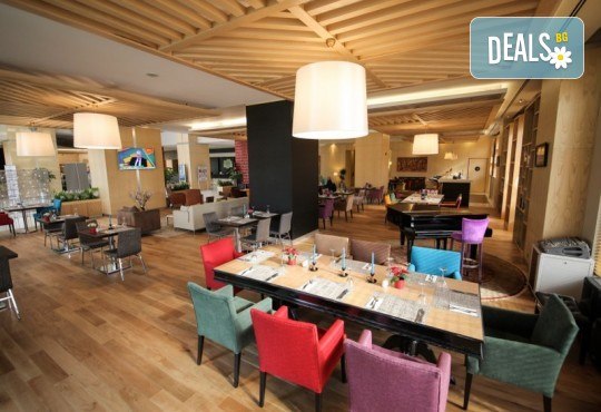 Нова Година 2020 в Истанбул, Хотел Holiday INN 5*, с Дари Травел! 3 нощувки със закуски, 2 вечери, по желание Новогодишна вечеря на корабче по Босфора и транспорт - Снимка 5