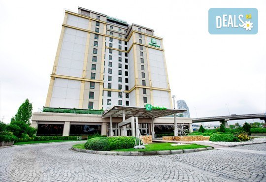 Нова Година 2020 в Истанбул, Хотел Holiday INN 5*, с Дари Травел! 3 нощувки със закуски, 2 вечери, по желание Новогодишна вечеря на корабче по Босфора и транспорт - Снимка 2